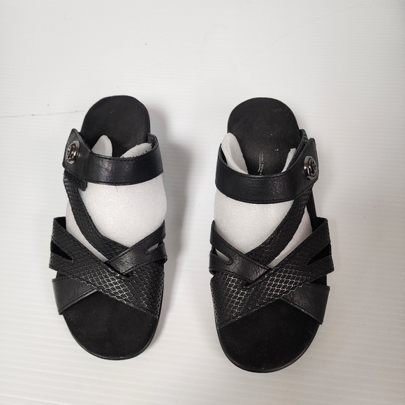 Easy Spirit Comfort Wave Black Slip on Wedge Heel Strappy Sandals Size 7W - Picture 11 of 11
